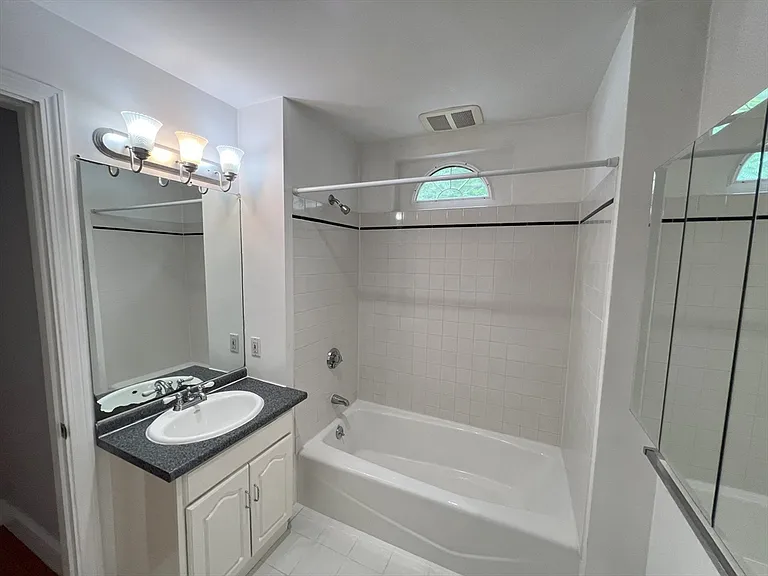 19 Maple St #19 — Photo 12