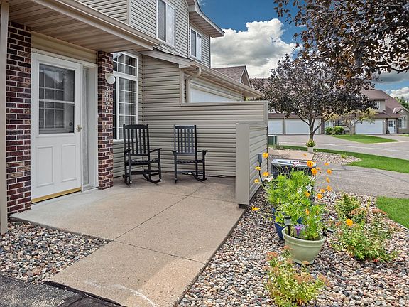 2nd image of 2462 Oakridge Cir