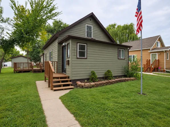 615 N Lloyd St, Aberdeen, SD 57401