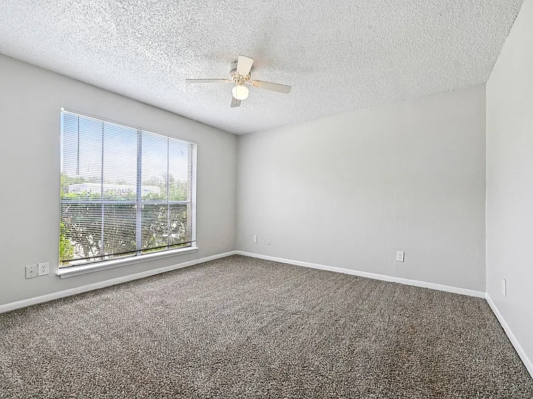 Pine Creek Apartments — Photo 51