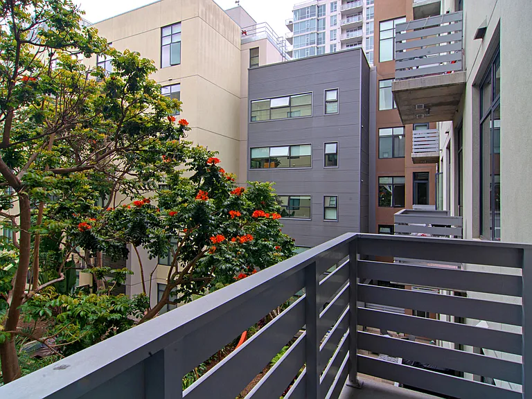 527 10th Ave #410 — Photo 38