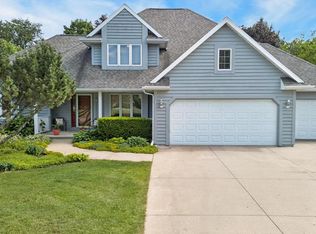 109 OLD ORCHARD LANE, Neenah, WI 54956