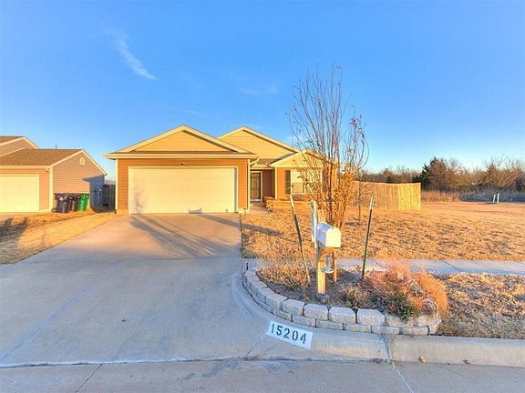 4th image of 15204 Nightshade Dr