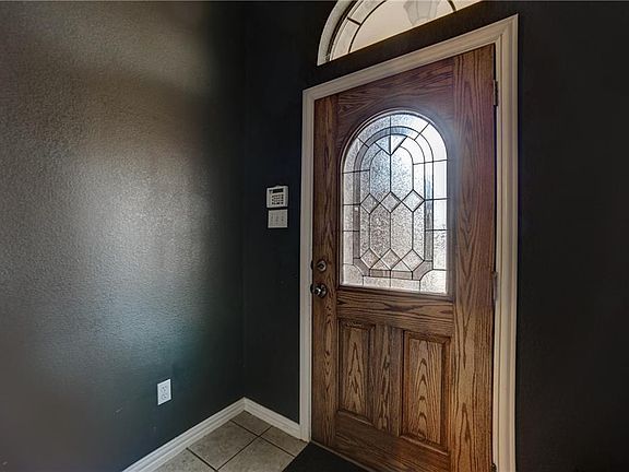4th image of 836 Claycourt Cir
