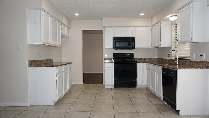 2609 Hamilton Dr — Photo 10