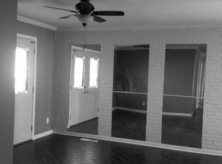 2205 Manor Ln, McHenry, IL 60051