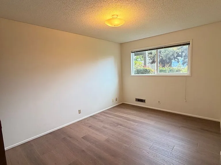 2610 Elinor St — Photo 28