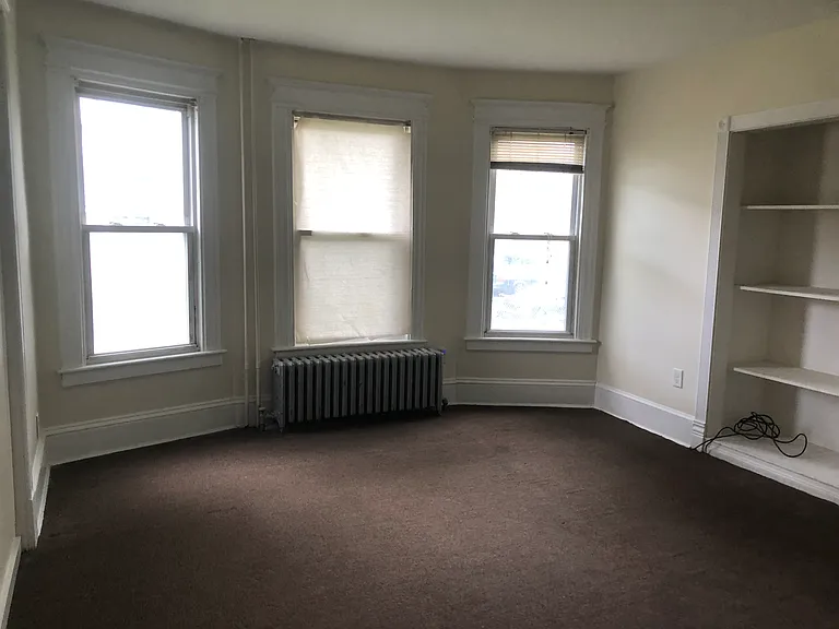 37-39 E Raymond St #1 — Photo 7