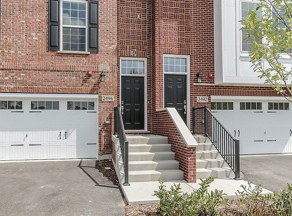 2nd image of 2521 Huntleigh Ln #2.01
