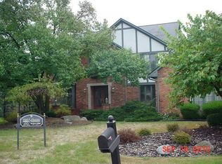 3511 Holiday Ct, Rochester Hills, MI 48306