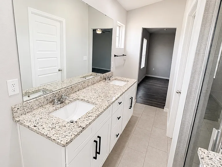 1061 Salina St SE — Photo 23