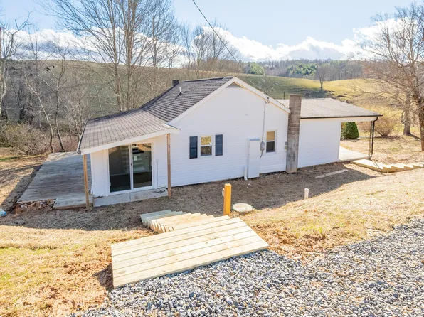 147 Henry Ln SW, Willis, VA 24380