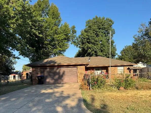 305 SW 8th St, Minco, OK 73059