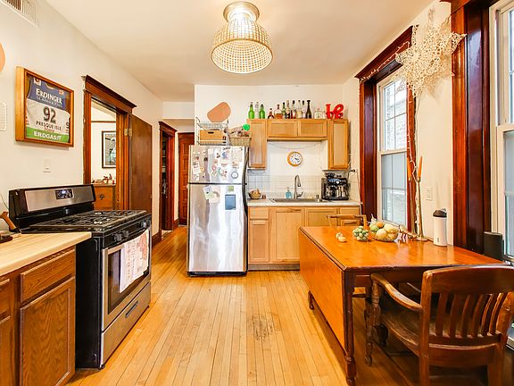5th image of 3243 N Hoyne Ave