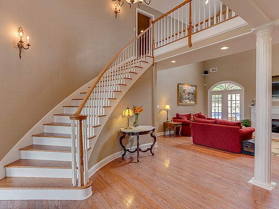 4th image of 40 Hickory Woods Ln