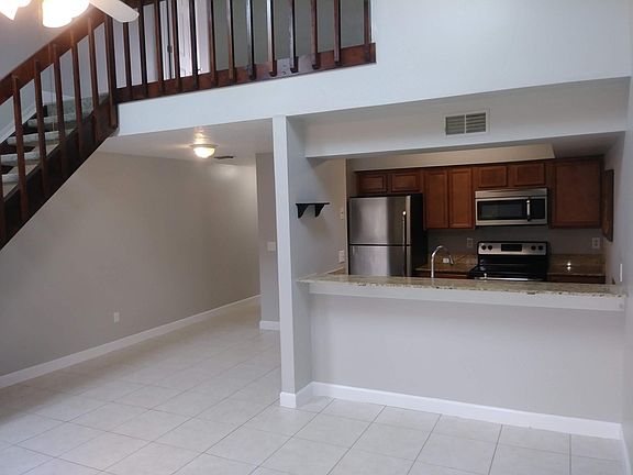 4th image of 2735 Tally Ho Ave