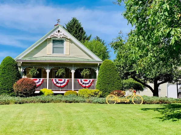 33576 S Main St, Townville, PA 16360