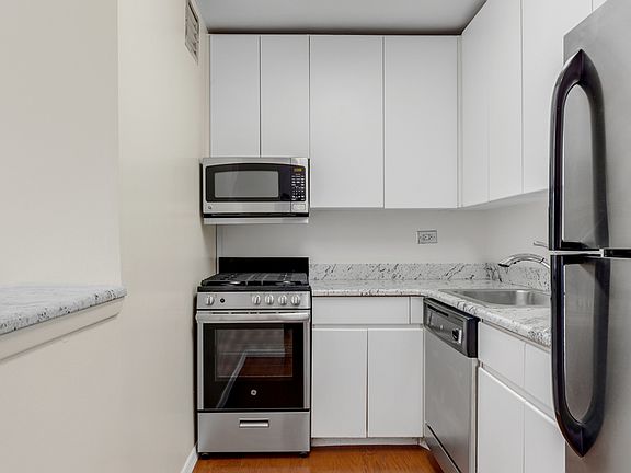 4th image of 215 W 95th St APT 14K