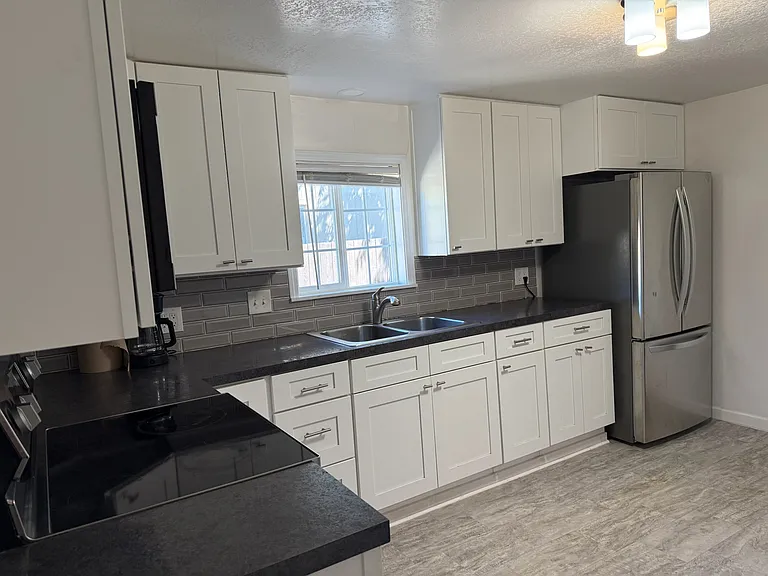 1307 Roosevelt Ave — Photo 21