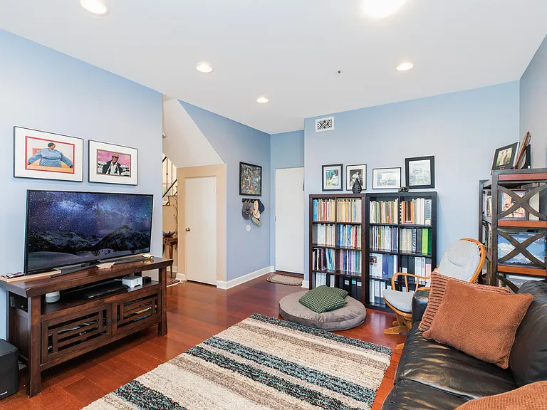 1250 Cravens Ln #3 — Photo 9
