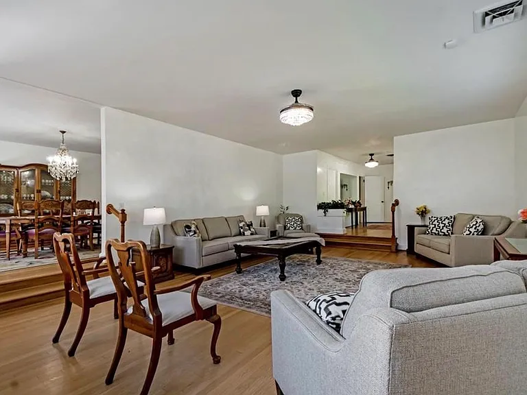 300 Edgedale Dr — Photo 10