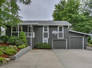 1702 Johnston St, Liberty, MO 64068