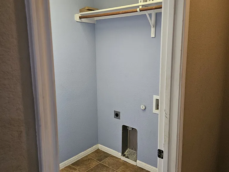 11208 Friendship Dr — Photo 9