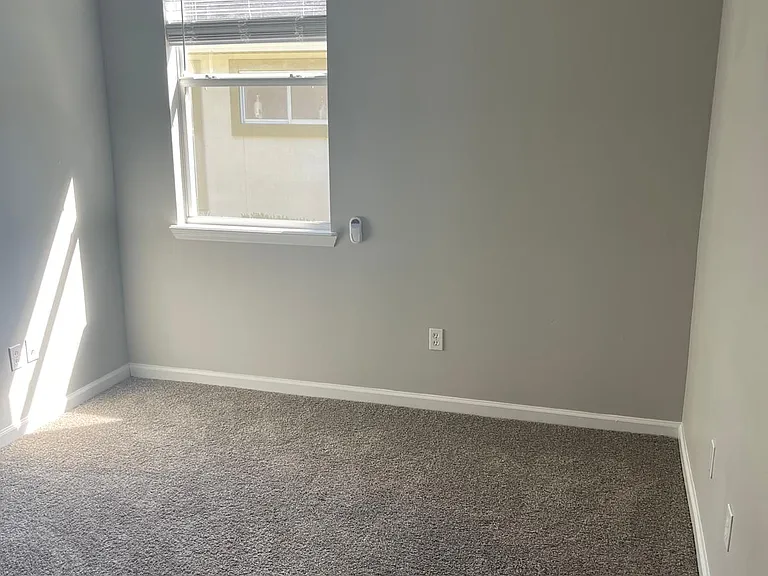 153 Oak Common Ave — Photo 9
