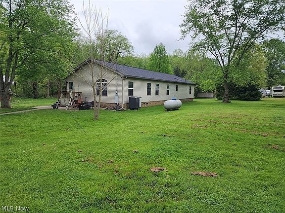 2nd image of 3915 Valley Ln