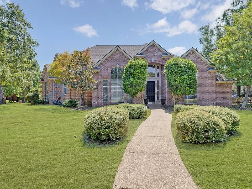 700 Lakehurst Ct