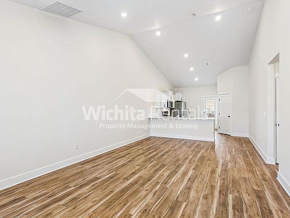 3rd image of 1736-1738 S Hickory Creek St #421dfe0f2