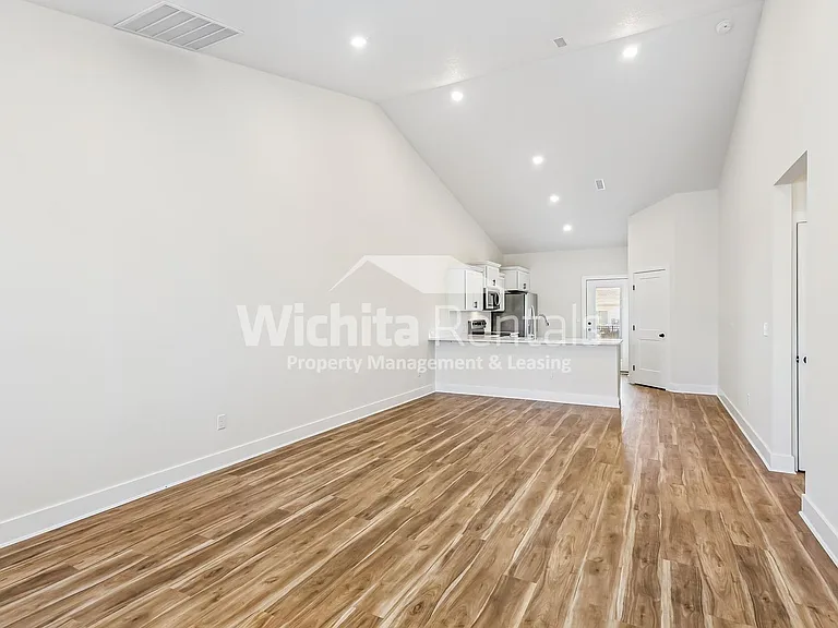 1736 - 1738 S. Hickory Creek St. — Photo 3