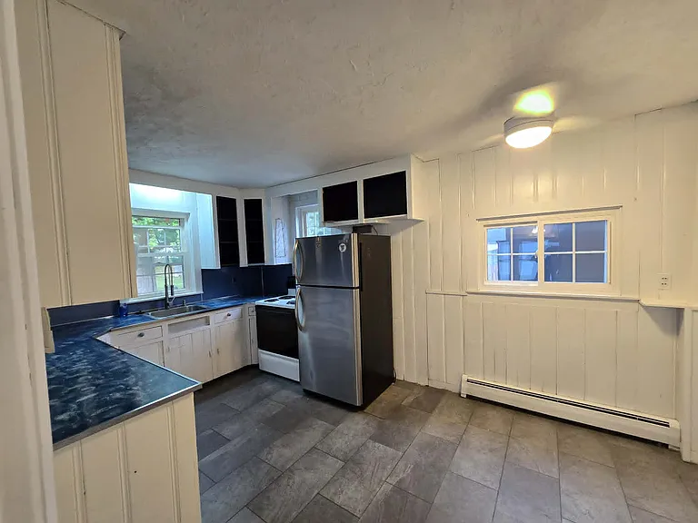 567 Baltimore St — Photo 8