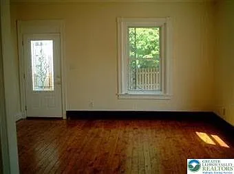110 E Raspberry St — Photo 4