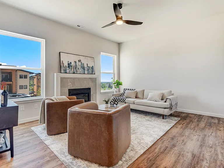 5763 Villa Lorenzo Dr — Photo 3