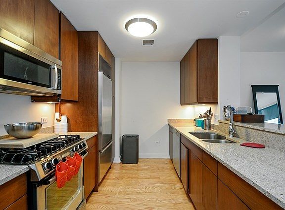 4th image of 60 E Monroe St Unit 2705