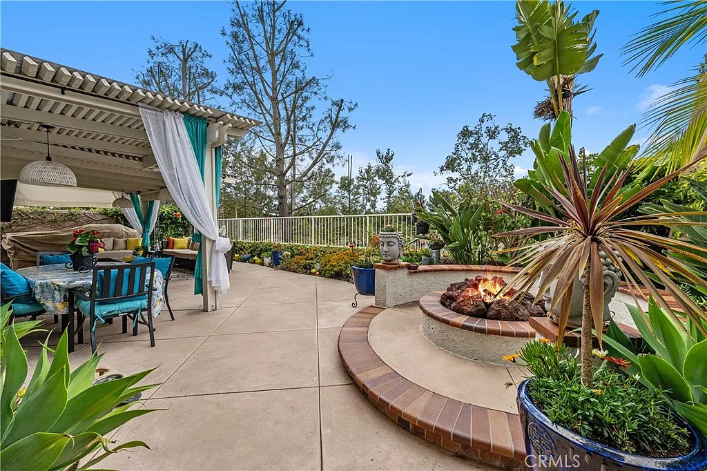4 bed, 2138 sqft, $7,300 — Photo 1