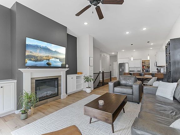4th image of 1862 Carroll Ct