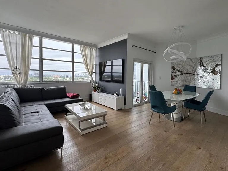 11930 N Bayshore Dr #Penthouse 10 — Photo 9