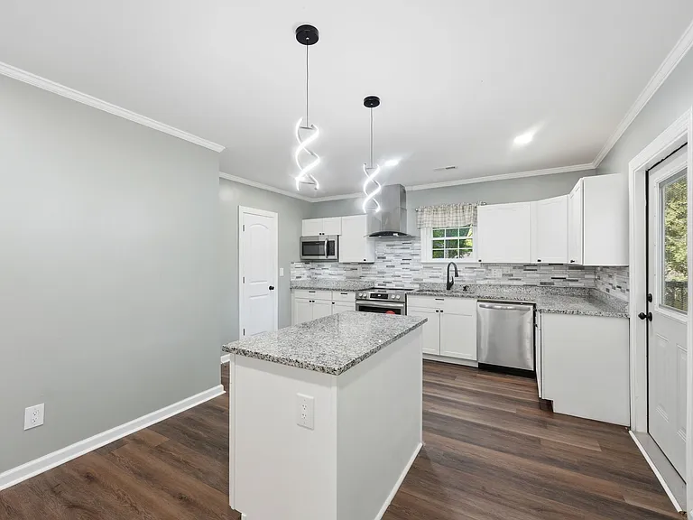 1106 Attica St — Photo 9