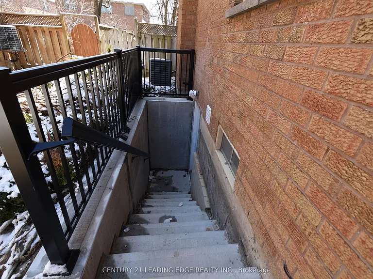 45 Lofthouse Dr — Photo 17
