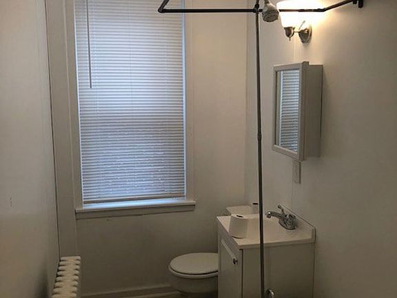 3rd image of 1247 E 13th St APT B
