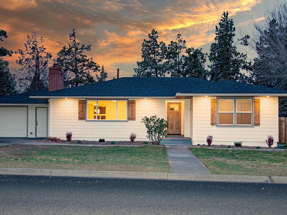 1st image of 755 NW Canyon Dr