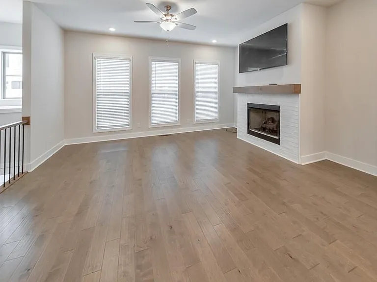 413 Bishop Ln — Photo 14
