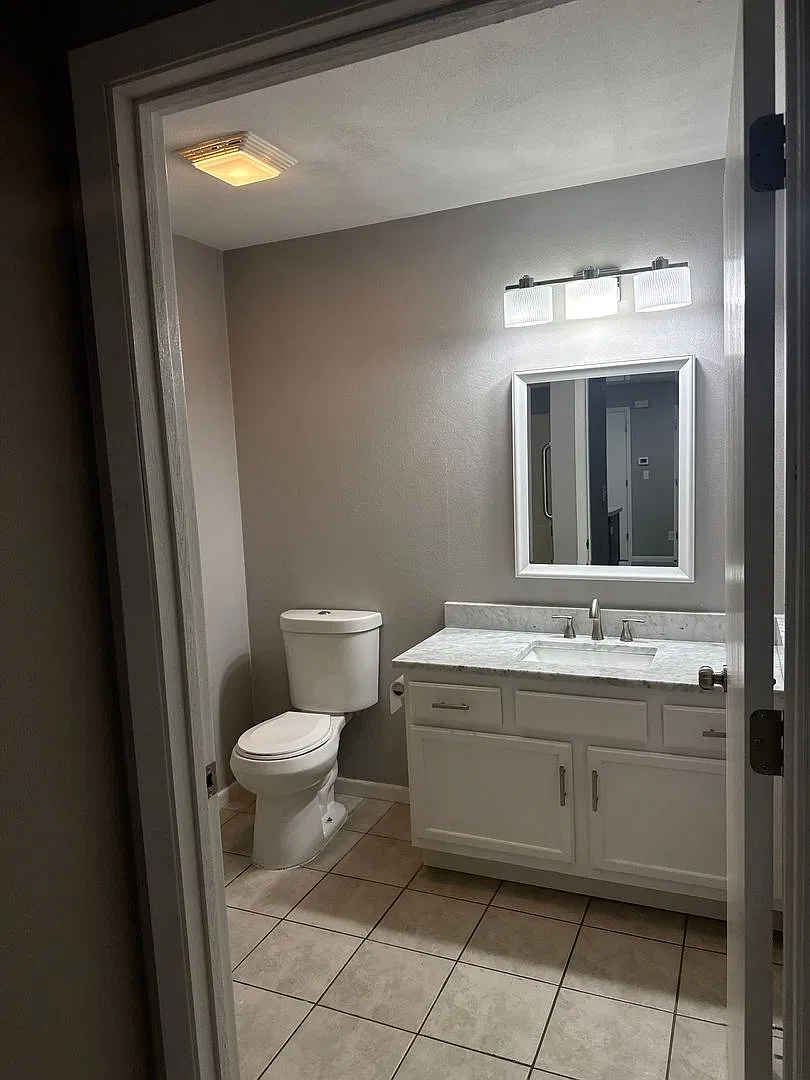 921 Minns Dr — Photo 3