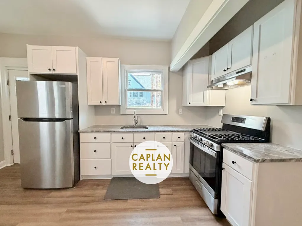 2 bed, 900 sqft, $1,900 — Photo 2