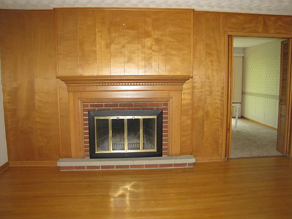 4th image of 1315 Meadow Lane