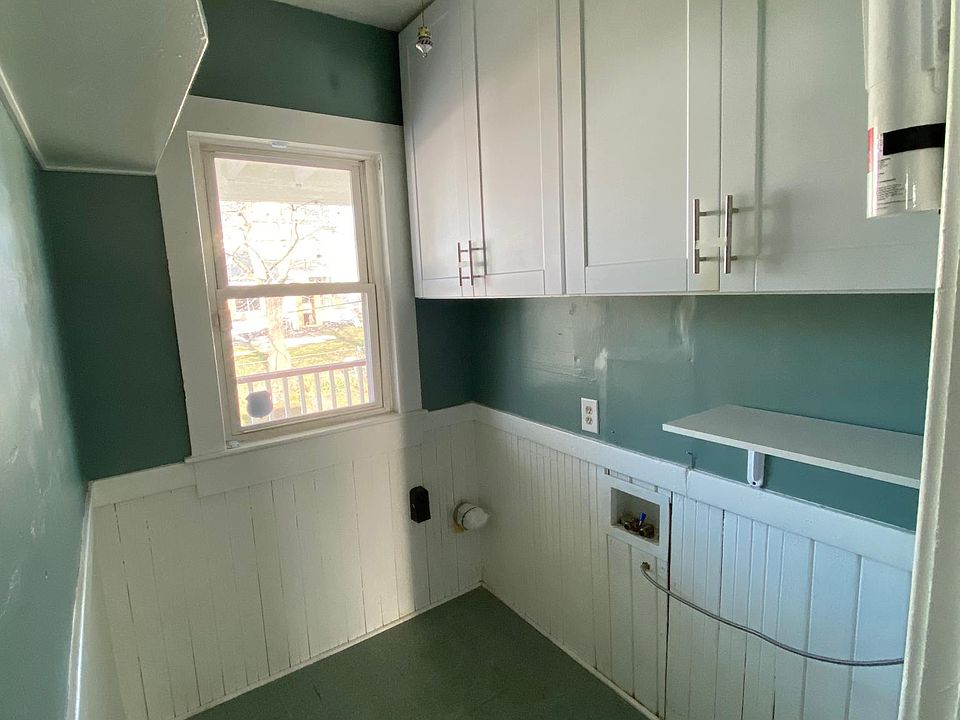 Pantry with laundry hookups