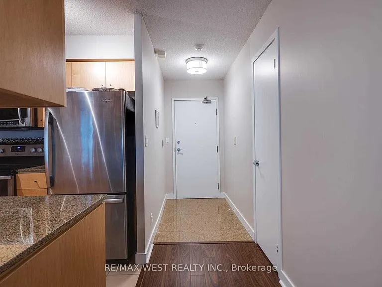 397 Front St W #3712 — Photo 8