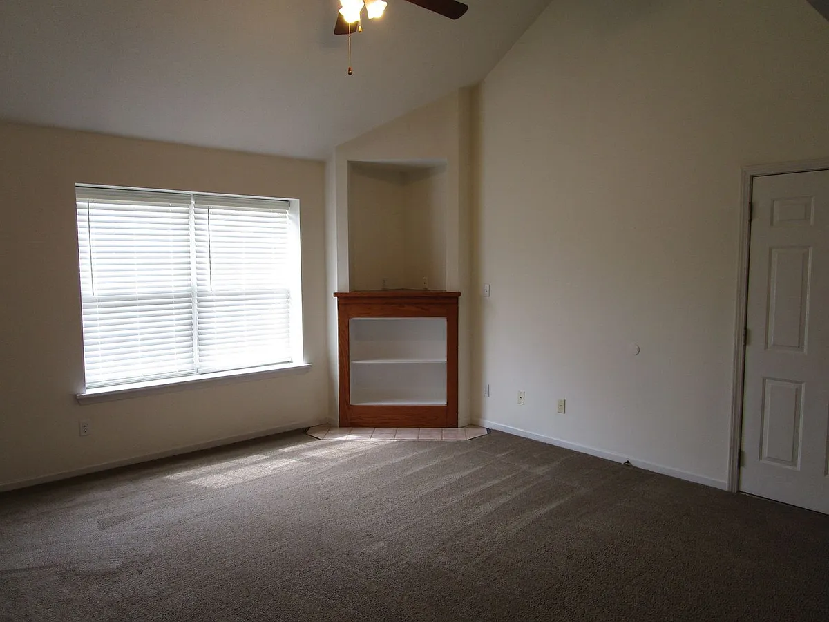 Building Photo - 5000-5002 Carrie Ridge Dr.